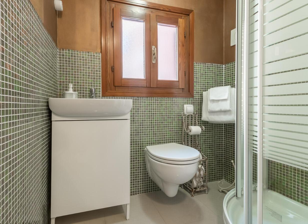 Ca' Falier Blue - 10 Min From Train And Bus Station Venesia Bagian luar foto